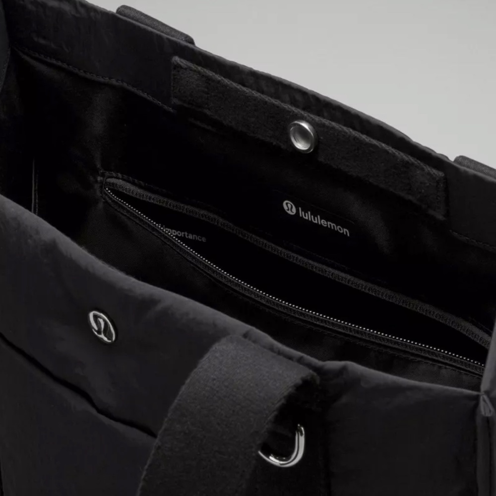 lululemon black padded boxy tote bag - Picture 5 of 15